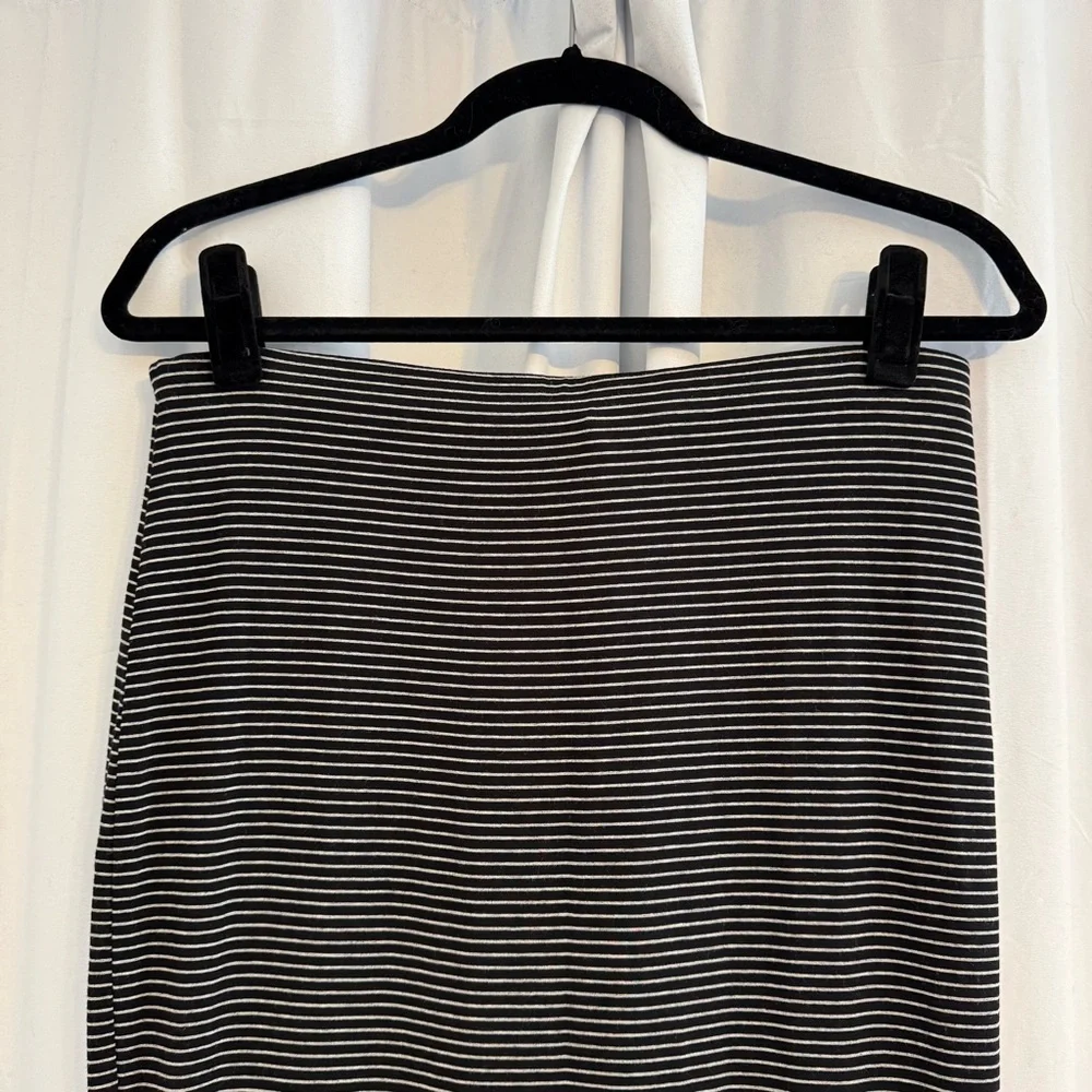 Vince Camuto NWT Black White Striped Midi Skirt Raw Hem Women’s Small - Picture 6 of 9